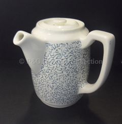 Hot water pot with side handle in 'Maze' design