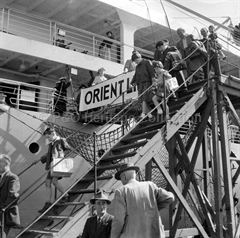 Passengers disembarking ORSOVA at Sydney